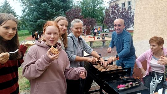 Szkolny festyn lekcją solidarności. ZDJĘCIA