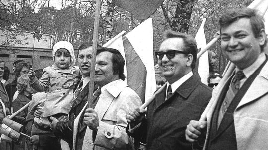Tak kiedyś świętowano 1 maja. Zdjęcia z pochodów w Kędzierzynie