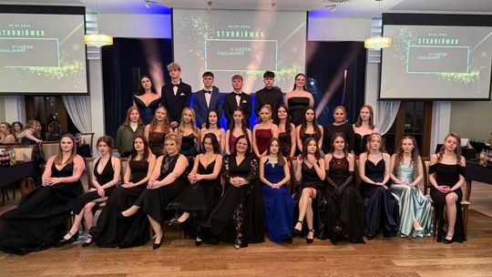 Tak prezentowali się maturzyści II Liceum Ogólnokształcącego podczas studniówki. ZDJĘCIA