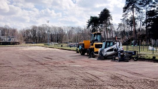 Tak wygląda postęp prac przy budowie nowego boiska w Blachowni. ZDJĘCIA