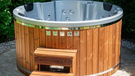 Tak wygląda prawdziwy relaks w ogrodzie – jacuzzi, które zmienia codzienność