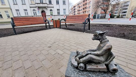 Ten skwerek się zazieleni. ZDJĘCIA