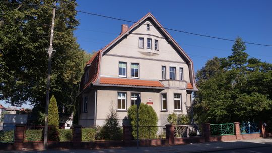 Ten zabytkowy budynek z 1917 roku idzie pod młotek. ZDJĘCIA