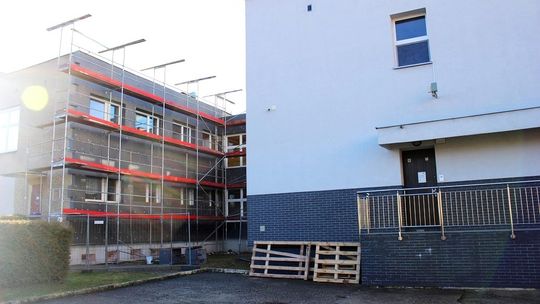 Termomodenizacja „tęczowej” placówki. Zaoszczędzą na rachunkach