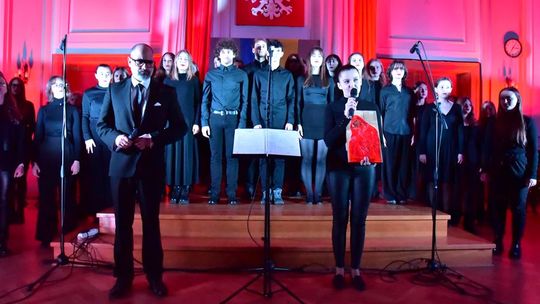 To był wieczór pełen wzruszeń. Świetny koncert chóru I LO
