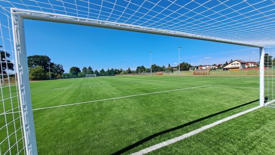 To pierwsze takie boisko w Kędzierzynie-Koźlu. Piłkarze już przebierają nogami. ZDJĘCIA