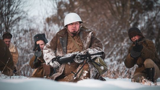 Tragedia Ślązaków 1945 - inscenizacja przy pałacu w Sławikowie