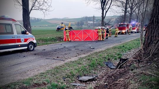 Tragiczny wypadek na DW 417. Nie żyje 25-letni kierowca BMW