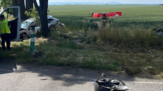 Tragiczny wypadek w Ucieszkowie. Zginęły dwie kobiety, pięć osób trafiło do szpitala