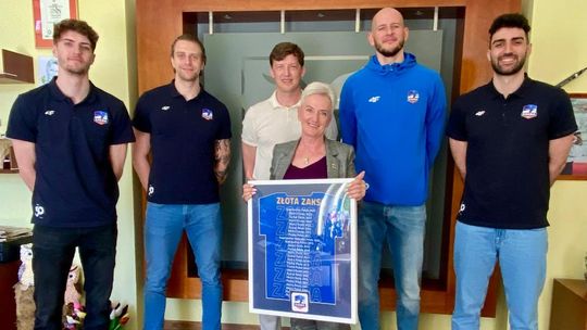 „Trójkolorowi” w magistracie. Prezydent miasta podziękowała za miniony sezon