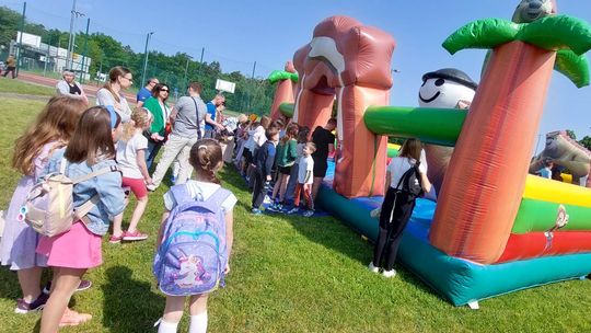 Trwa festyn rodzinny w „Dziewiętnastce”. Jest mnóstwo atrakcji