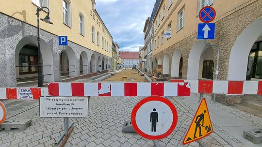 Trwa remont dwóch ulic na kozielskiej starówce. ZDJĘCIA