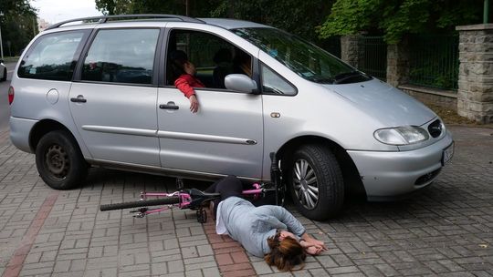 Tylko 1 na 10 kierowców prawidłowo zareagował na wypadek