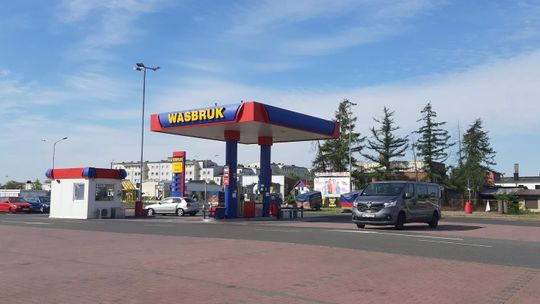 Tylko trzy stacje benzynowe oferują paliwo poniżej czterech złotych. Na pozostałych ceny są wyższe niż wynikało to z prognoz