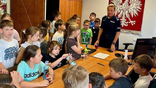 Uczestnicy półkolonii odwiedzili kędzierzyńsko-kozielską komendę