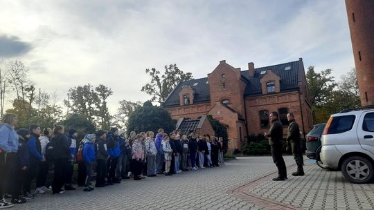 Uczniowie bliżej natury. Leśnicy zapraszają w swoje skromne progi. ZDJĘCIA