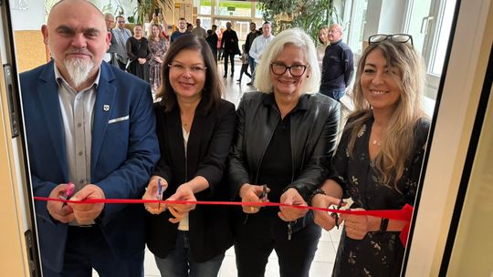 Uczniowie PSP nr 15 mogą już cieszyć się zupełnie odmienioną salą gimnastyczną. ZDJĘCIA Uczniowie PSP nr 15 mogą już cieszyć się zupełnie odmienioną salą gimnastyczną. ZDJĘCIA