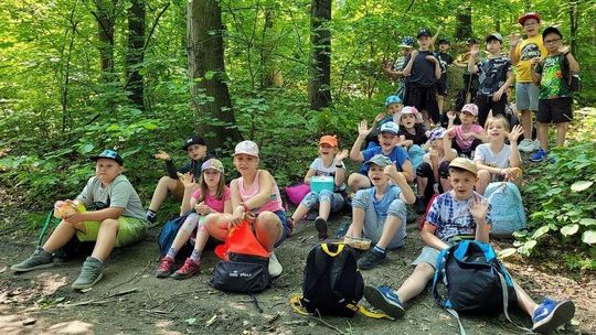 Uczniowie z Kędzierzyna-Koźla posprzątali szlak turystyczny na Biskupią Kopę