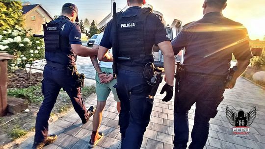 Umorzenie sprawy po interwencji „łowców pedofilów”. Kancelaria żąda sprostowania artykułu