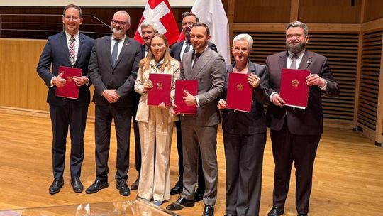 Umowa podpisana. 80 milionów złotych dla Kędzierzyna-Koźla z Funduszy Szwajcarskich Umowa podpisana. 80 milionów złotych dla Kędzierzyna-Koźla z Funduszy Szwajcarskich