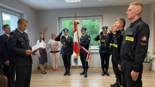 Uroczyste ślubowanie trzech nowych funkcjonariuszy PSP w Kędzierzynie-Koźlu. ZDJĘCIA