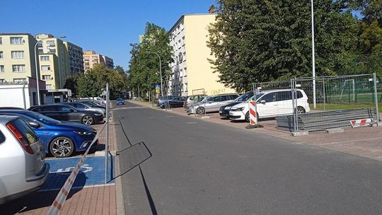 Utrudnienia w parkowaniu przy dwóch ulicach z powodu gigantycznego transportu