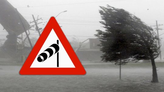 Uwaga! Możliwe ekstremalne porywy wiatru, a nawet trąby powietrzne!