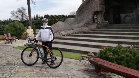W 18 dni objedzie Polskę na rowerze. Roman Ostrowski chce pomóc dzieciom z chorobami nowotworowymi