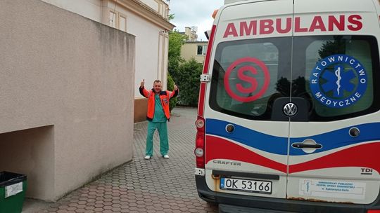 W karetce zepsuły się sygnały. Policjanci pomogli w dostarczeniu krwi
