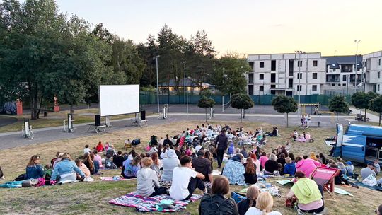 W Kędzierzynie-Koźlu ruszyło wakacyjne kino w plenerze. ZDJĘCIA
