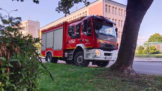 W mieszkaniu zawyła czujka tlenku węgla. Interweniowali strażacy