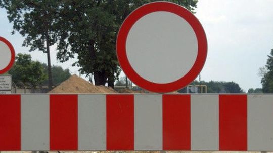 W poniedziałek będą kłaść asfalt. Przez większą część dnia droga między Dziergowicami a Rudą będzie zamknięta