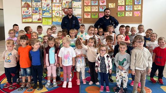 W przedszkolu w Mechnicy gościli dzielnicowi z Komisariatu Policji w Kędzierzynie-Koźlu. ZDJĘCIA