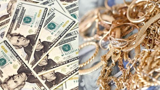 W szafie z bielizną, znajdowały się kosztowności: marki, dolary, złotówki i cenna biżuteria W szafie z bielizną, znajdowały się kosztowności: marki, dolary, złotówki i cenna biżuteria