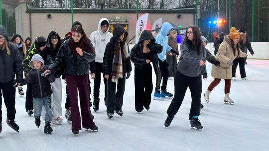 Walentynki na lodzie. Ice Party na ślizgawce Biały Orlik w Koźlu. ZDJĘCIA Walentynki na lodzie. Ice Party na ślizgawce Biały Orlik w Koźlu. ZDJĘCIA