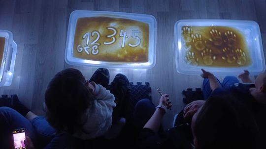 Warsztaty sensoryczne pn. "Im ciemniej, tym przyjemniej"