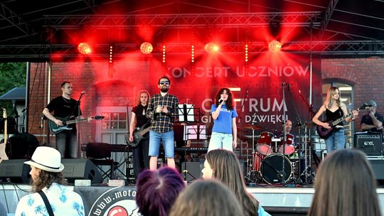 Wielki koncert Centrum Gitary i Dźwięku na kozielskiej wyspie. 120 muzyków grało przez pięć godzin!
