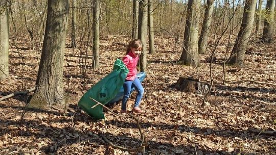 Wielkie porządki w lesie. Mieszkańcy os. Kuźniczka dali dobry przykład
