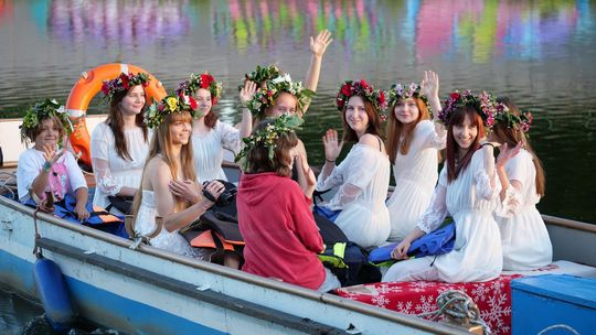 Wiły wianki i puszczały je do falującej Odry. Fotorelacja
