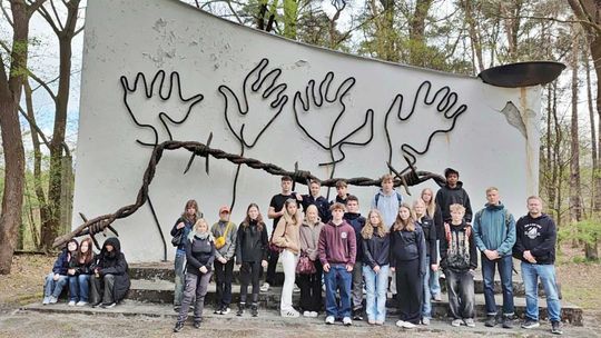 Śladami II wojny światowej. Wizyta fińskich licealistów w Kędzierzynie-Koźlu. ZDJĘCIA