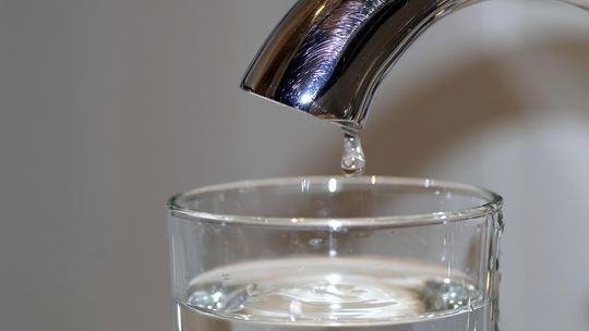 Woda zdatna do picia tylko po przegotowaniu. Problem dotyczy 10 miejscowości