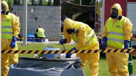 Wojsko i straż pożarna walczą ze złotą algą na Kanale Gliwickim