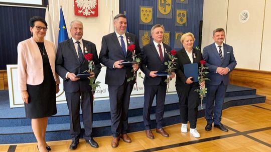 Wójt Tomasz Kandziora z odznaczeniem Ministra Spraw Wewnętrznych i Administracji
