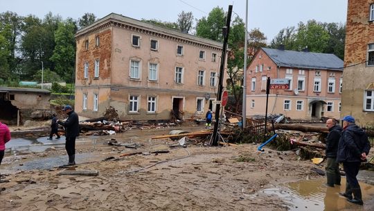 Wolontariusze z Kędzierzyna-Koźla ruszają z pomocą dla mieszkańców Lądka Zdroju i Stronia Śląskiego