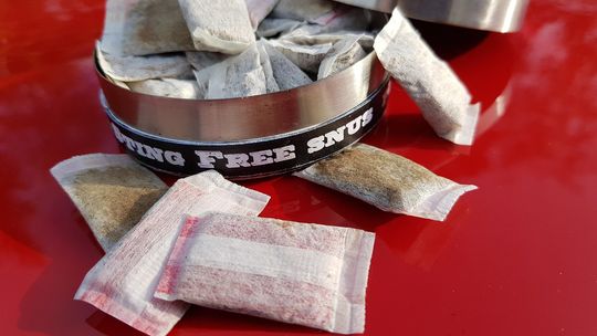 Woreczki kofeinowe – szybkie pobudzenie bez kawy i napojów energetycznych