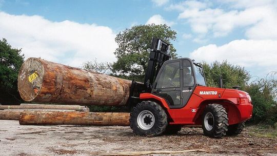 Wózki widłowe terenowe - wszędzie tam, gdzie inne nie dają rady!