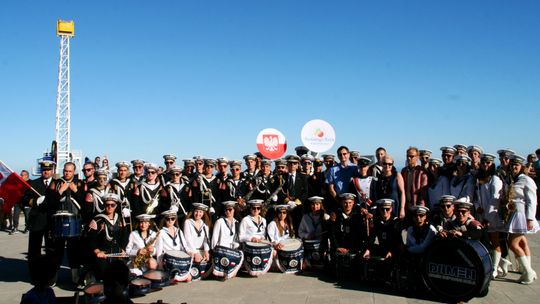 Wspólny muzyczny jubileusz zasłużonej orkiestry dętej z kozielskiej „Żeglugi” Wspólny muzyczny jubileusz zasłużonej orkiestry dętej z kozielskiej „Żeglugi”