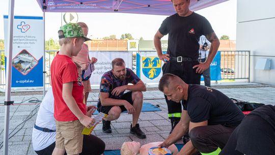 Wyjątkowo przydatna wiedza. Tak uczyli udzielania pierwszej pomocy!