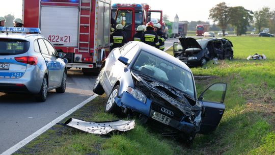 Wypadek na DK45 pomiędzy Poborszowem a Mechnicą. Pięć osób trafiło do szpitala
