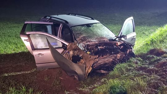 Wypadek na DK45 w Polskiej Cerekwi. Dwie osoby trafiły do szpitala